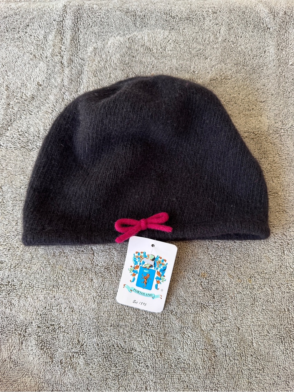 PORTOLANO BEANIE 70% CASHMERE  BLACK  & PINK BOW